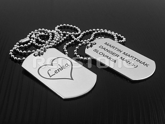 Vojenské známky so srdiečkom a menom